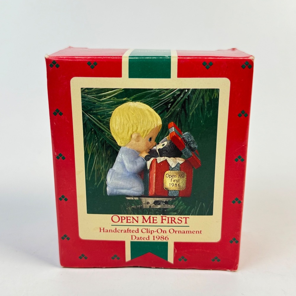 Vintage 1980s Hallmark Keepsake Ornament Open Me First Boy Kitten Clip-On Boxed
